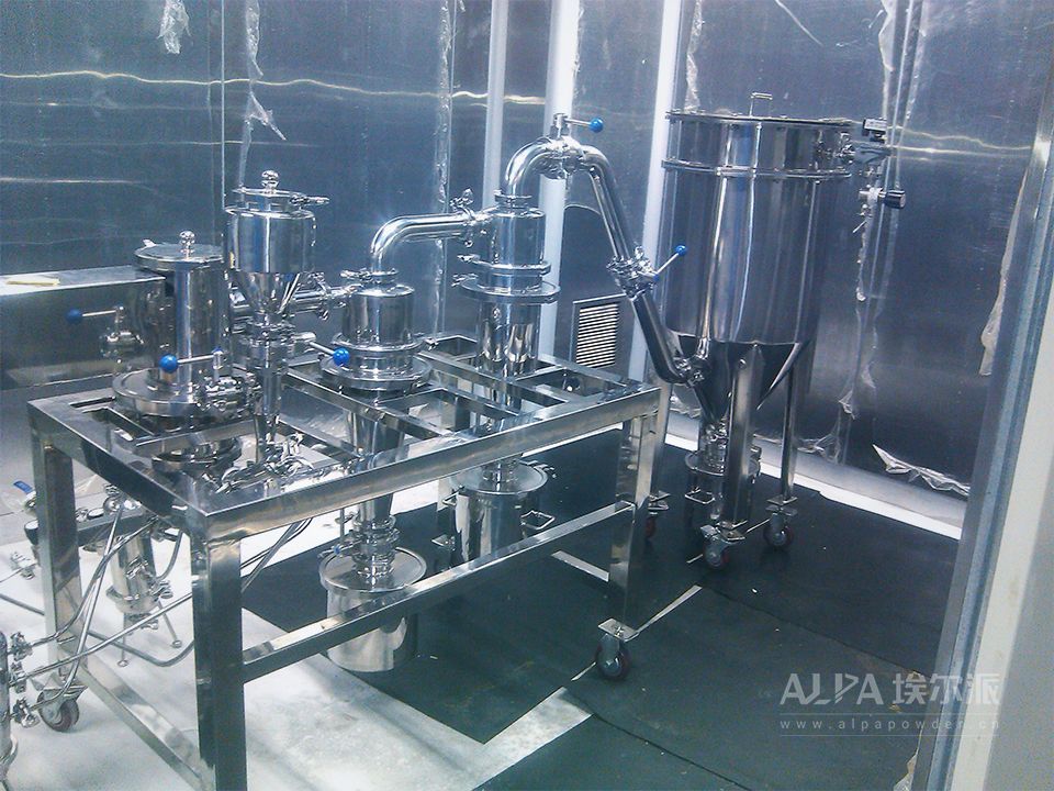 實(shí)驗(yàn)室三合一<a href=http://www.hedianbao.com.cn/chanpin/27.html target=_blank class=infotextkey>氣流粉碎機(jī)</a>